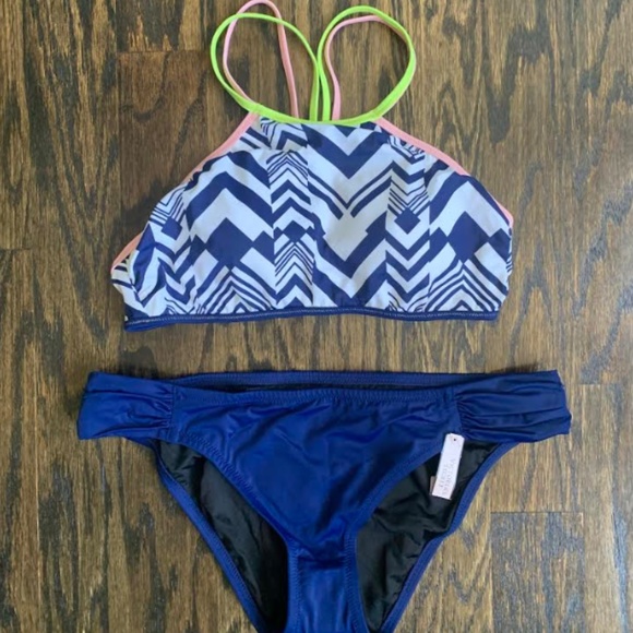 🆕 VS Geometric Bikini - Picture 2 of 12